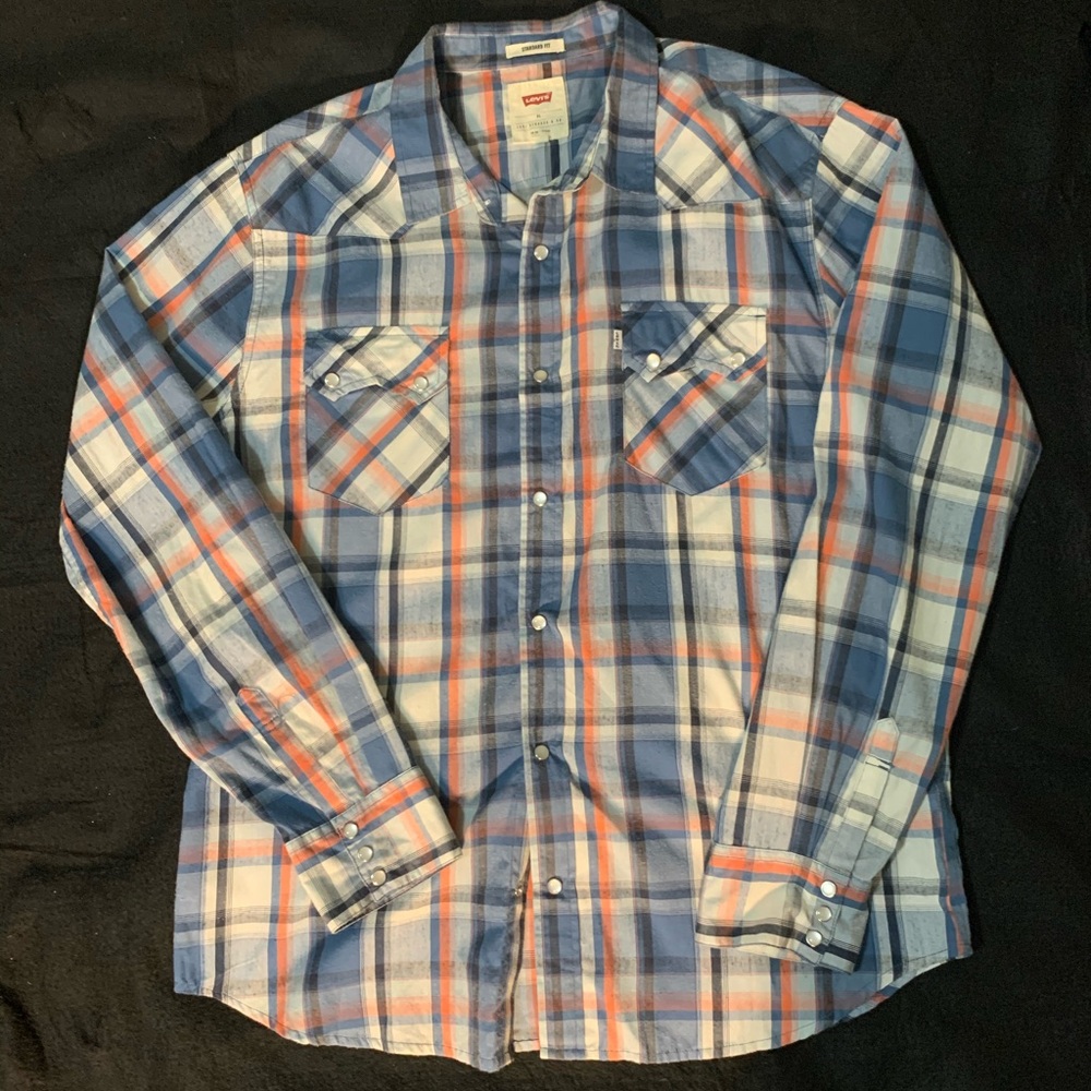 Levi’s standard-fit button-down long sleeve shirt